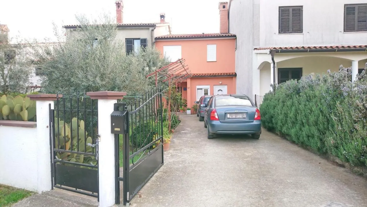 Apartments With A Parking Space Valbandon, Fazana - 7305 Croatia