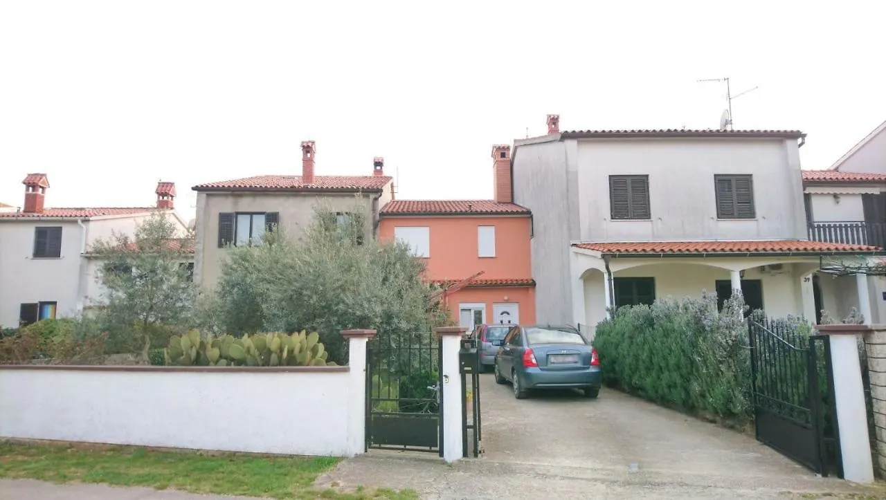 Apartments With A Parking Space Valbandon, Fazana - 7305 Croatia