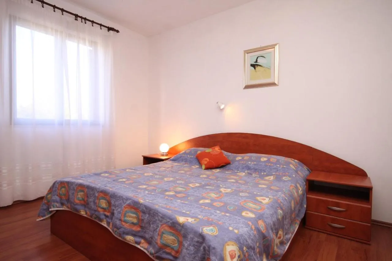 Apartments With A Parking Space Valbandon, Fazana - 7305