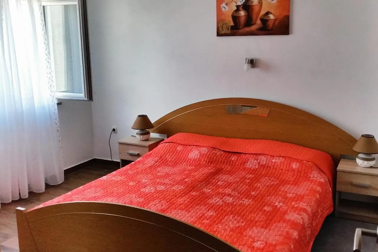 Apartments With A Parking Space Valbandon, Fazana - 7305 Croatia