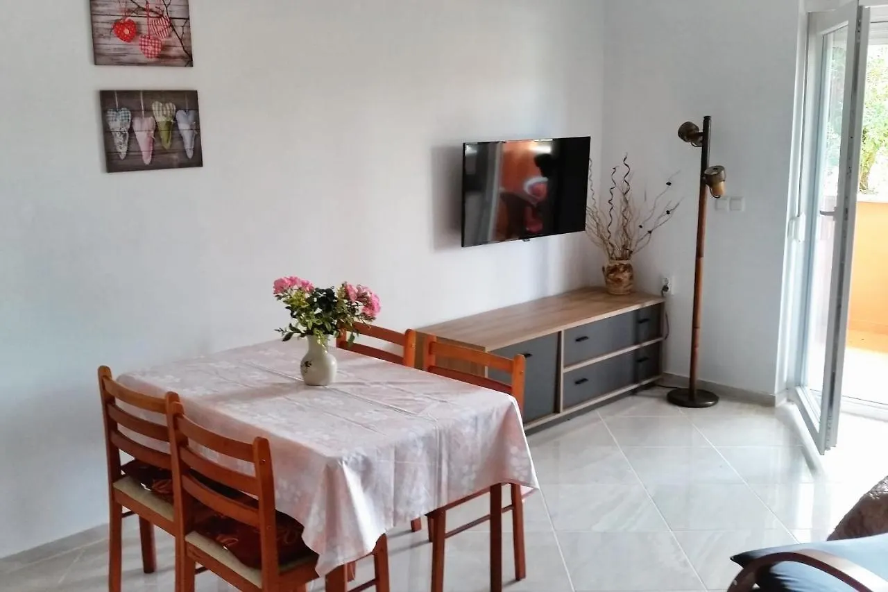 Apartments With A Parking Space Valbandon, Fazana - 7305 Valbandon