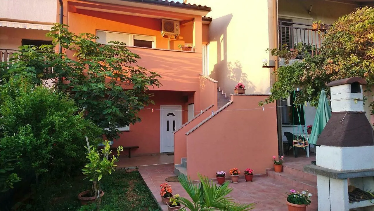 Apartments With A Parking Space Valbandon, Fazana - 7305